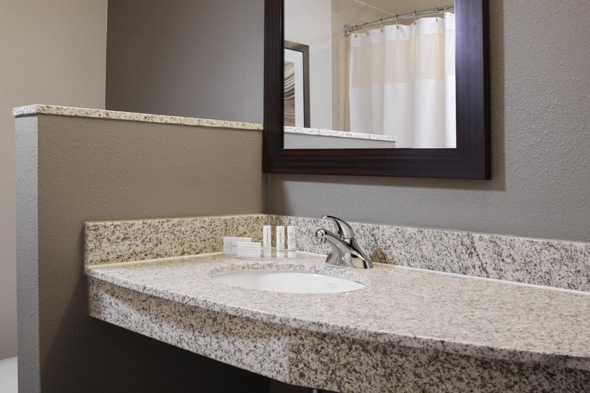 Courtyard Marriott Houston Pearland Hotel Exterior foto